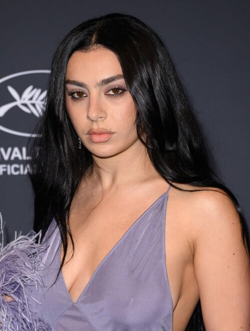 charli 40dcbc1af6b2f98926