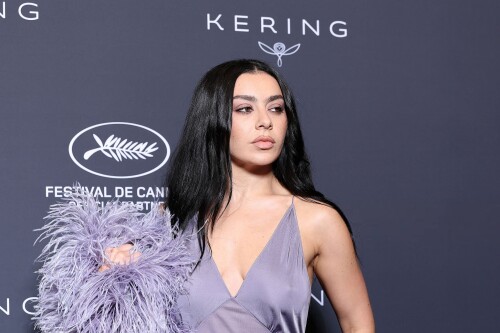 charli 49ea85f181627c8519