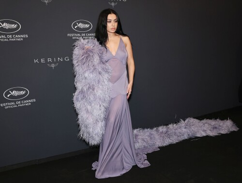 charli 505230836f626f4302