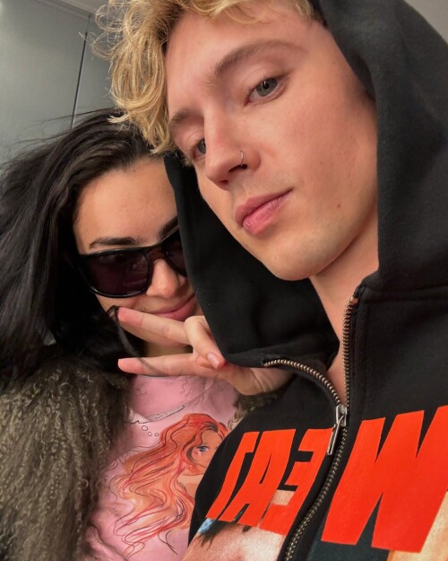 charli_xcx_1726419394_3457778957242100044_19973249076524c2e7d7e3013