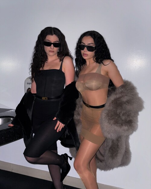 charli_xcx_1727201570_3464340319682585248_19973249077c5365f66a5bc4e