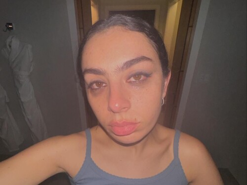charli_xcx_1727639767_3468016186124300981_199732490de67d205fe11f368
