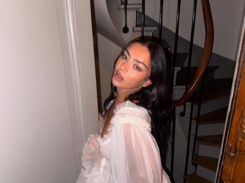 charli_xcx_1759669891_3736704342334904082_1997324906ddb07917ecd0977