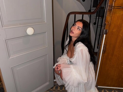 charli_xcx_1759669891_3736704342334919035_199732490ddb7c2a4eb9ce8db