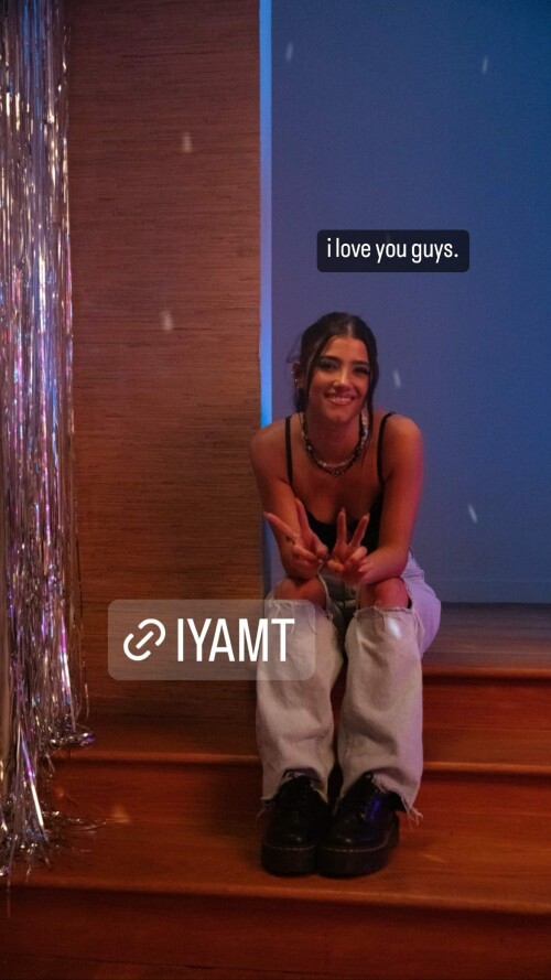 charlidamelio hlen 20221026 020208 312590833 815631176149508 7203673416100415636 n