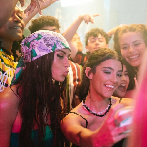 charlidamelio hlen 20221026 220709 312926156 861345841688388 5135562707621356212 n