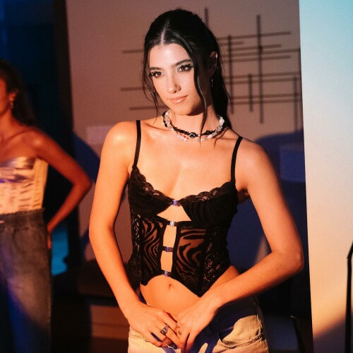 charlidamelio hlen 20221026 220709 313188655 514892247166969 1435206616124435140 n