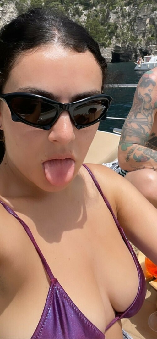 charlitits222f5b3eb6adf935