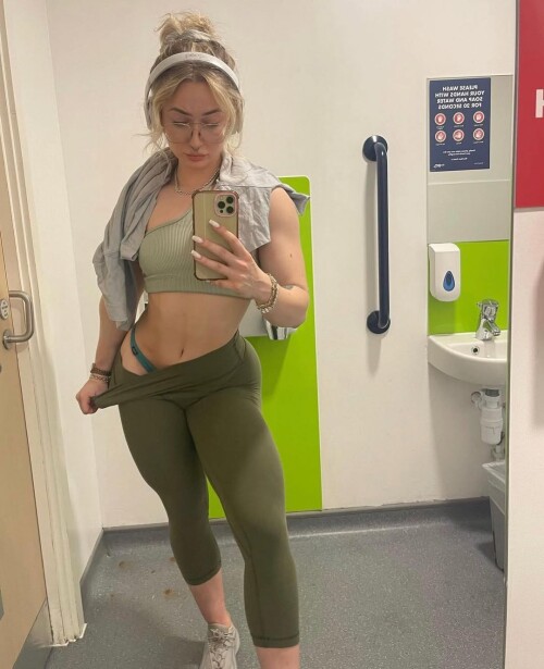 charlottejconnell 33425362542099155237418940e4b3f7805