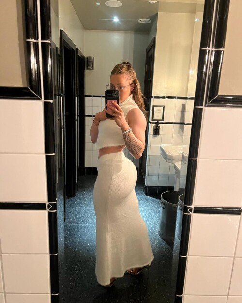 charlottejconnell 3510090633421946262202d9eb3016b9ff7