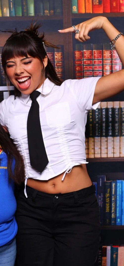 chief style officer xochitl gomez at the hot topic social v0 xkq9i0rf4fhf179ad8eb0c49d6894