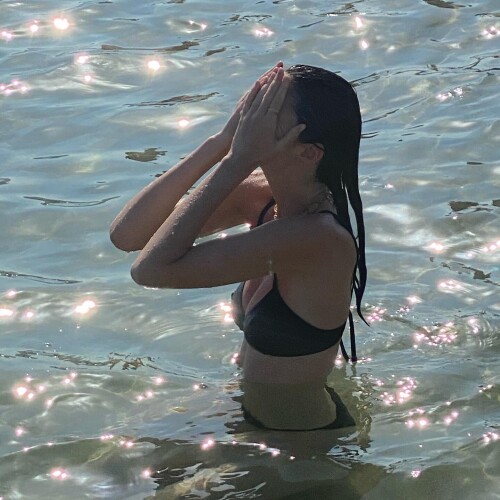 chloebechini25592391f188485384