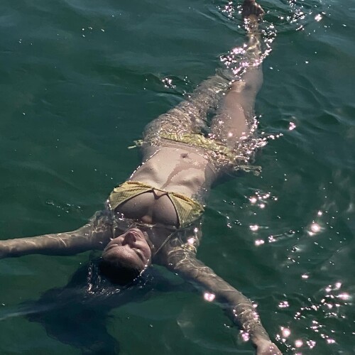 chloebechini263291ce9597e5b26c