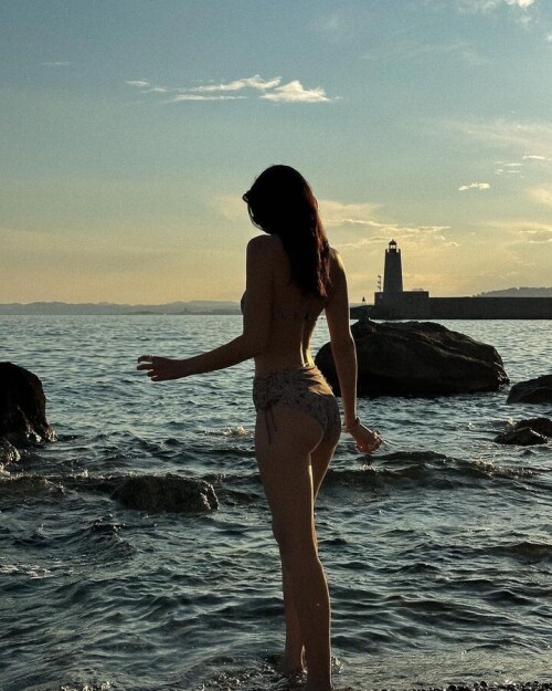 chloebechini73d113d787e043b2ad