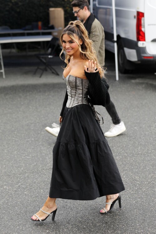 chrishell stause filming selling sunset in la 03 06 2024 560b97ffb0abbda04