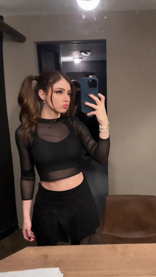 chrissycostanza 21 11 2023 0001606e35a698eebeee