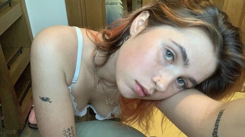 clairo271858c0f2a0f2e0