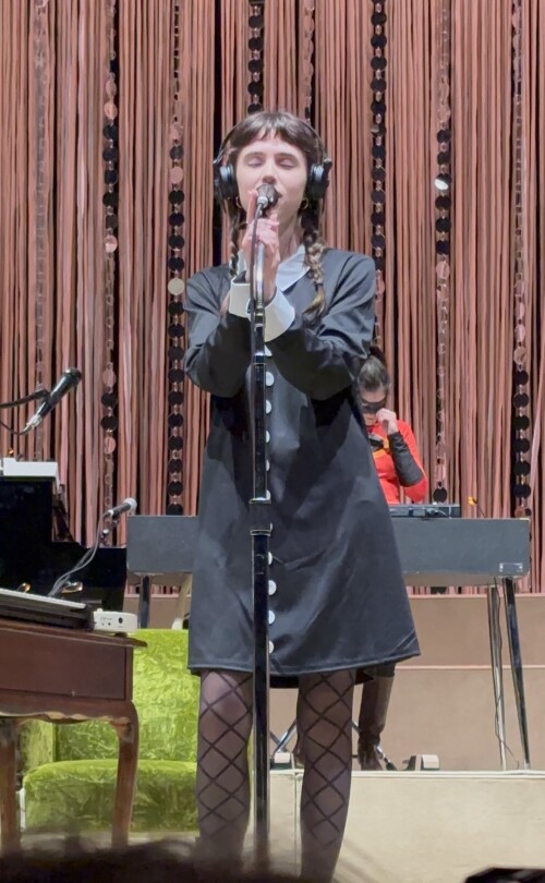 clairo2df1e226e228a2445