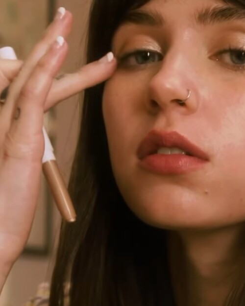 clairo 1743632522808c645bc18fb0e15b8