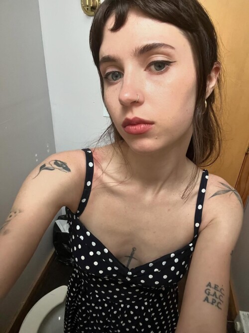 clairo_1745857445_3620837145922943943_12038675a7570925c38085b6