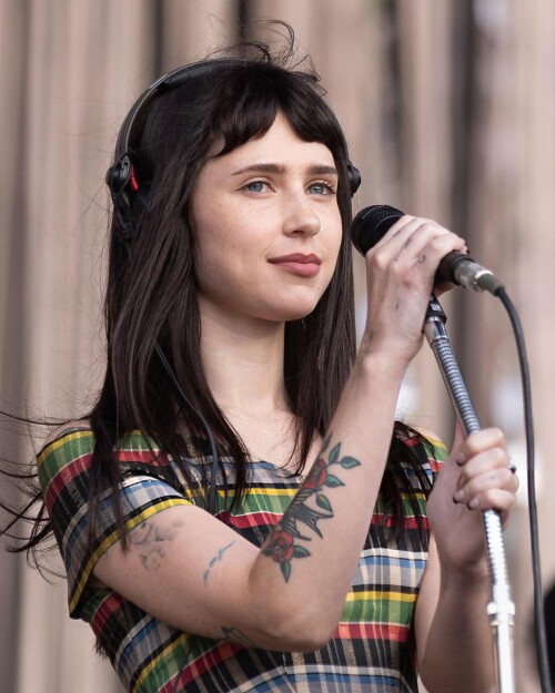 clairo 17518461138400aec7cfb028b569c