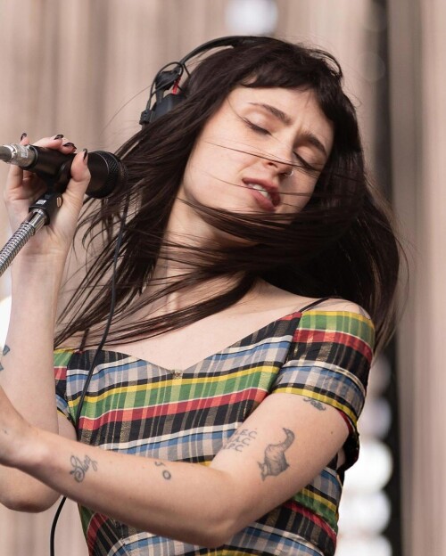 clairo 1751846126697cc1f32867d14abca