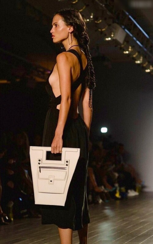 cleo3f62c27efec3fb7f0