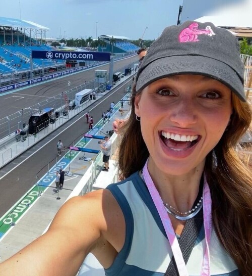 cleo4c4a56ae33e7f0852