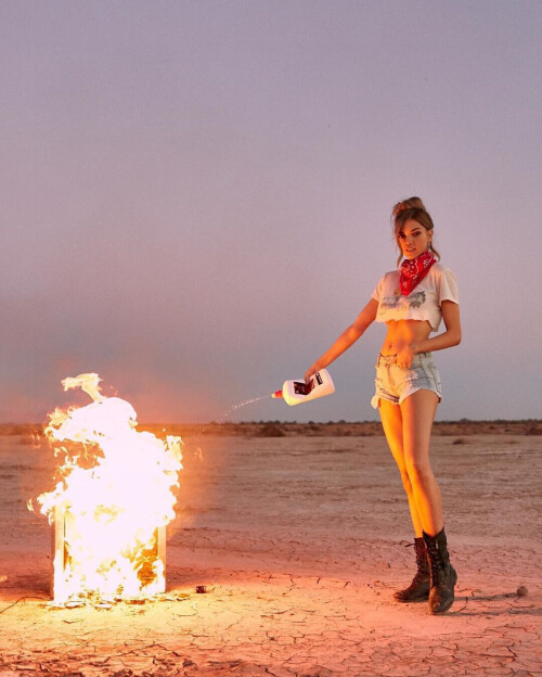 colleen cole 644854 fullsize4a08e5a959b10c25