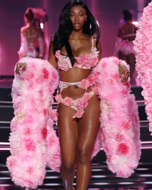 complex2025 10 16 11 32 40f46bc6d3 5d58 4ed4 82f4 2c30e6c839dc57b4c8e8d80998f2