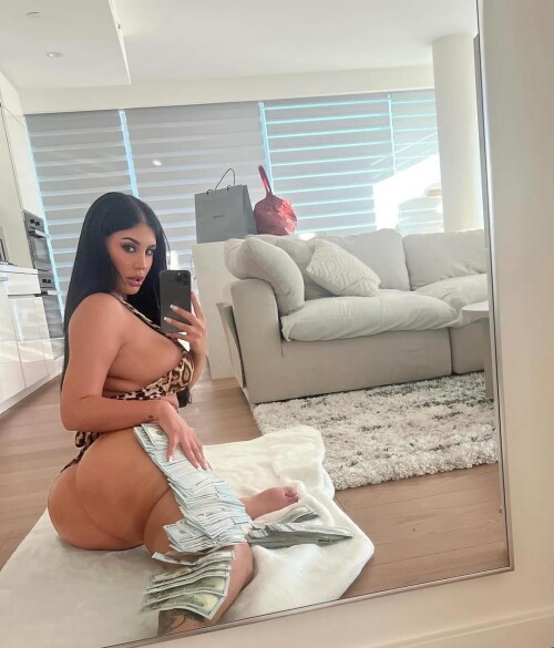 could you handle her if given the chance v0 0l3hbp35j2rf162d127d967b0f13b