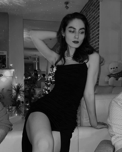 cuteelias 02 01 2024 0002d9f8a97a1a5de669