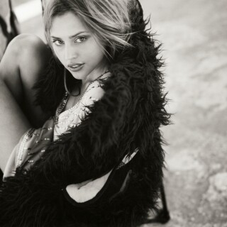 da4_Estella_Warren_TS959542sc