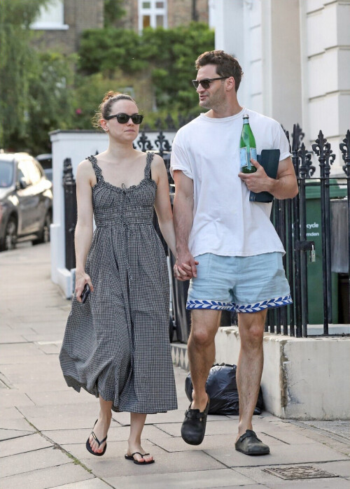 daisy and tom out in primrose hill 06 22 2025 10ae6d56715a3a5b06