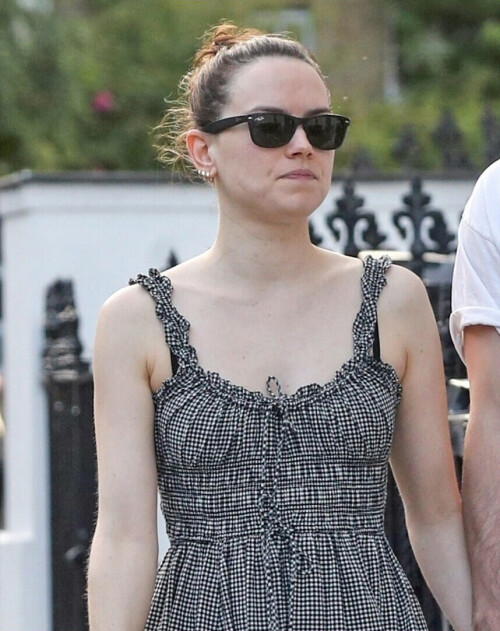 daisy and tom out in primrose hill 06 22 2025 112443e2c22a5e31b4