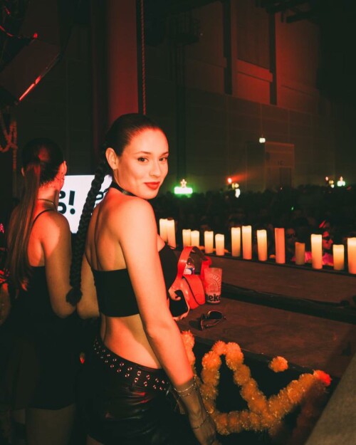 danielamelchior 7924bdc8392e4efca01f9e9b8b4d58fe18c1881161b5f2a3