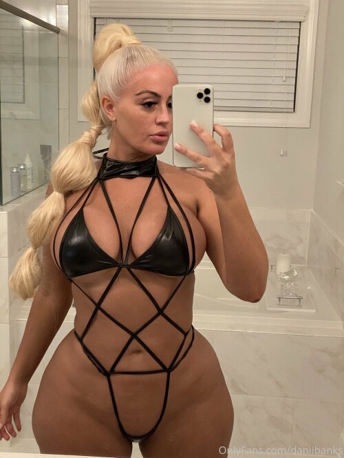 daniibanksvip 02 10 2020 1003857656 Its Freaky Friday Daddy Im wearing my freaky Friday outfit. DM m