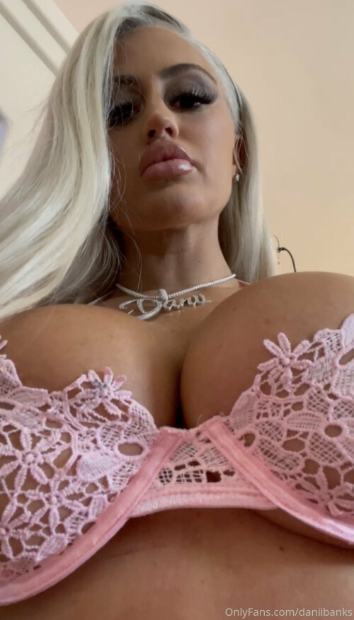 daniibanksvip 04 09 2021 2212096486 Im curious to know Do you like to titty fuck