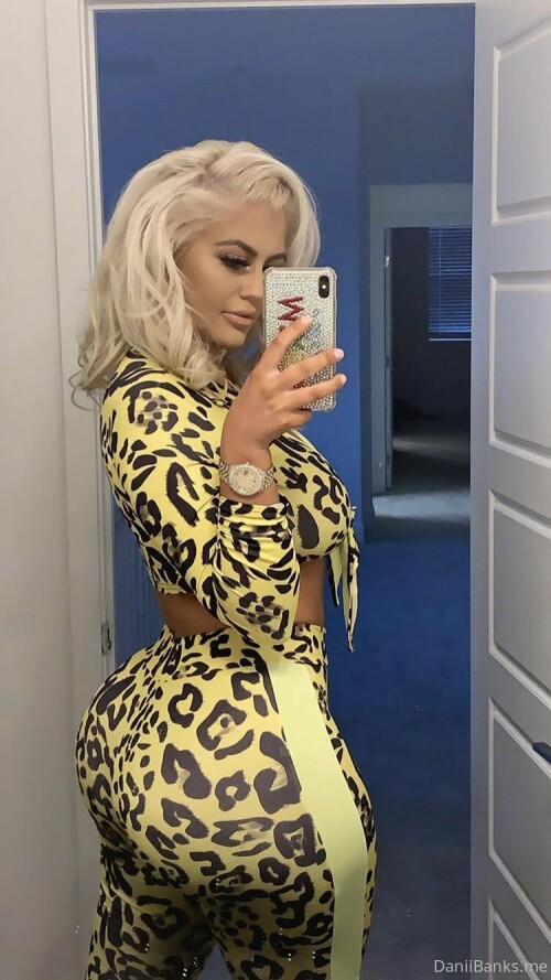 daniibanksvip 07 02 2020 143696226 Live show here on Onlyfans this Saturday 2 8 at 10 pm EST Dont mi