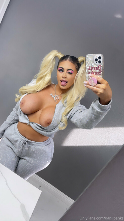 daniibanksvip 12 02 2021 2030285424 Message me now daddy. Im online and I want it so bad 