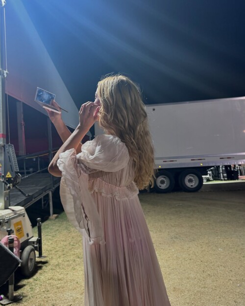 dannip18-photo-DInWaR6RVw8-20250419_003201_491439105e6b4291f1b7546a5