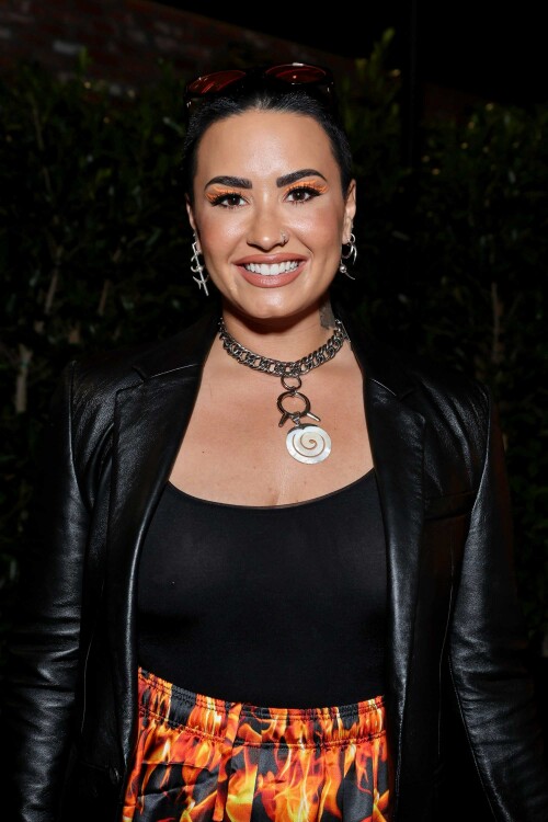 demi 5
