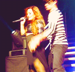 demilovatonaughtyconcertg