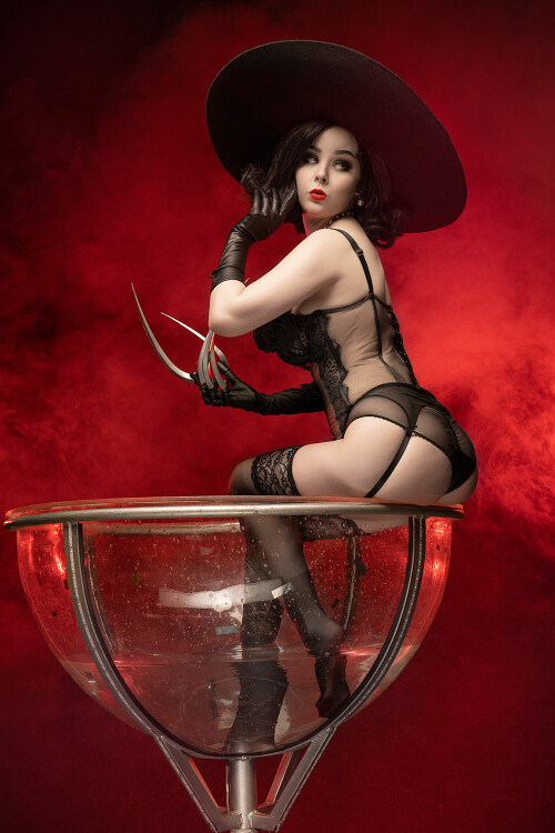 deviantart 882765153 Cosplay Burlesque Dimitrescu 54sZB8tF