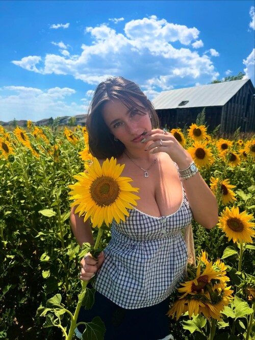 devon.shae 3720128261348522413 2025 09 12b672fc084ac21e64