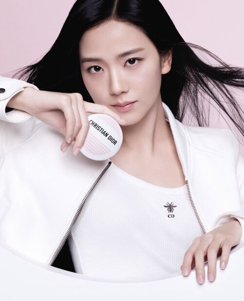 dior GLA7RMWXUAA MIC 25dcedb8e1b929e49