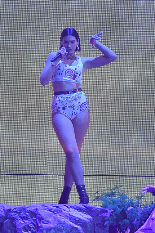 LONDON, ENGLAND - FEBRUARY 20: (EDITORIAL USE ONLY) Dua Lipa performs during The BRIT Awards 2019 held at The O2 Arena on February 20, 2019 in London, England. (Photo by Samir Hussein/WireImage)