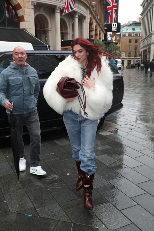 dua lipa arriving at capital breakfast radio studio s in london 11 08 2023 0463d509c8fe44a1b