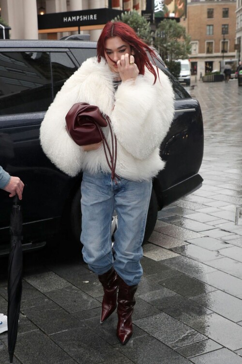 dua lipa arriving at capital breakfast radio studio s in london 11 08 2023 3b3540d270bfbddb6