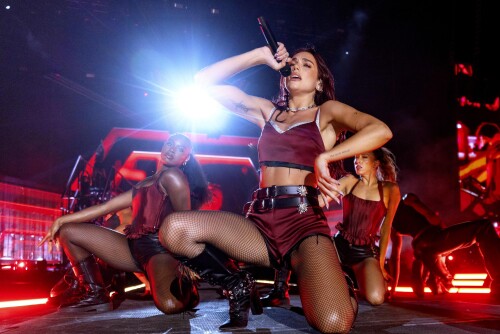 dua lipa hi res v0 ijx1n8cxn34e16fe33cd449f4ada2